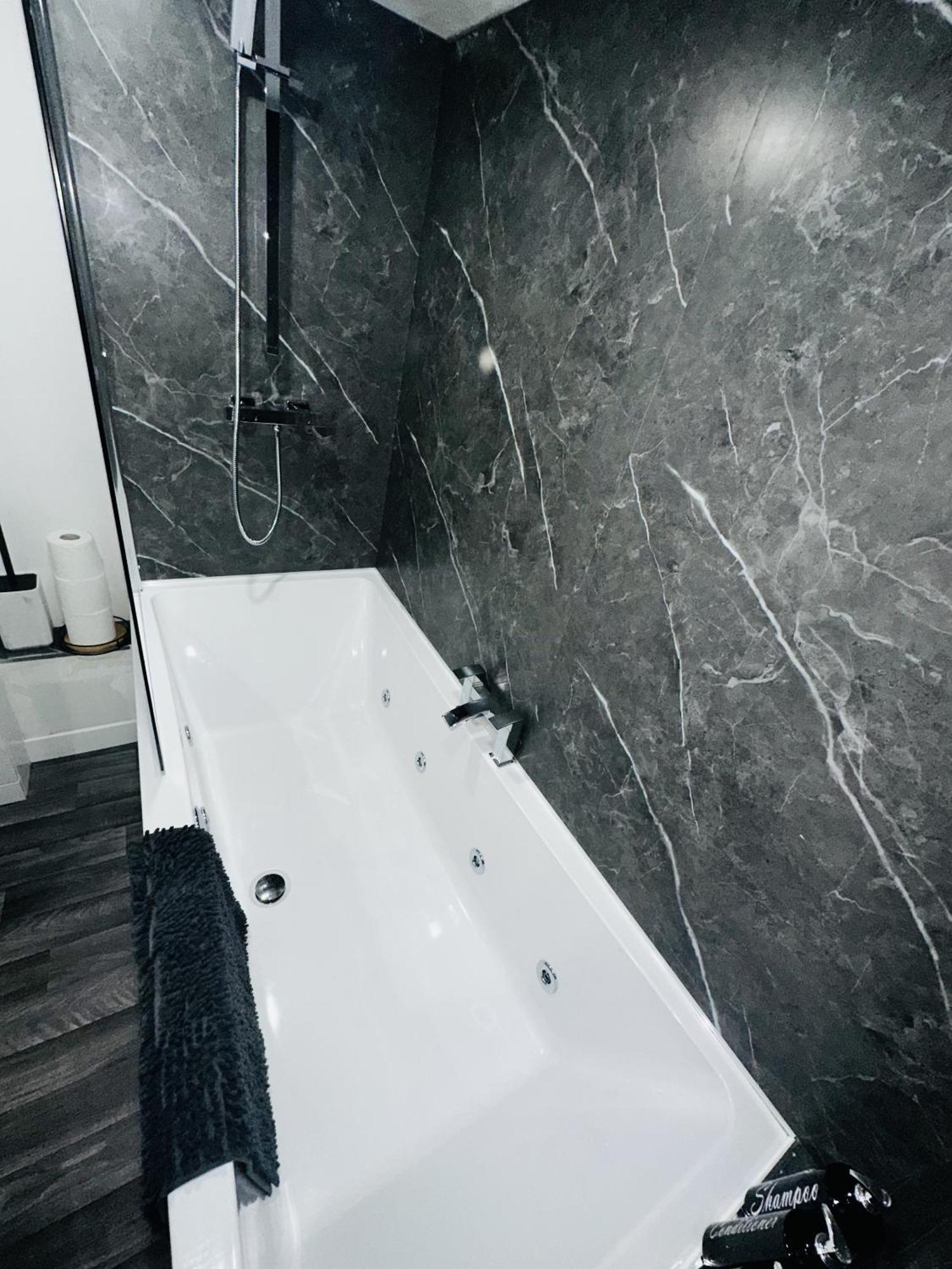 New Osborne Luxury Hottub And Jacuzzi Appartamento Blackpool